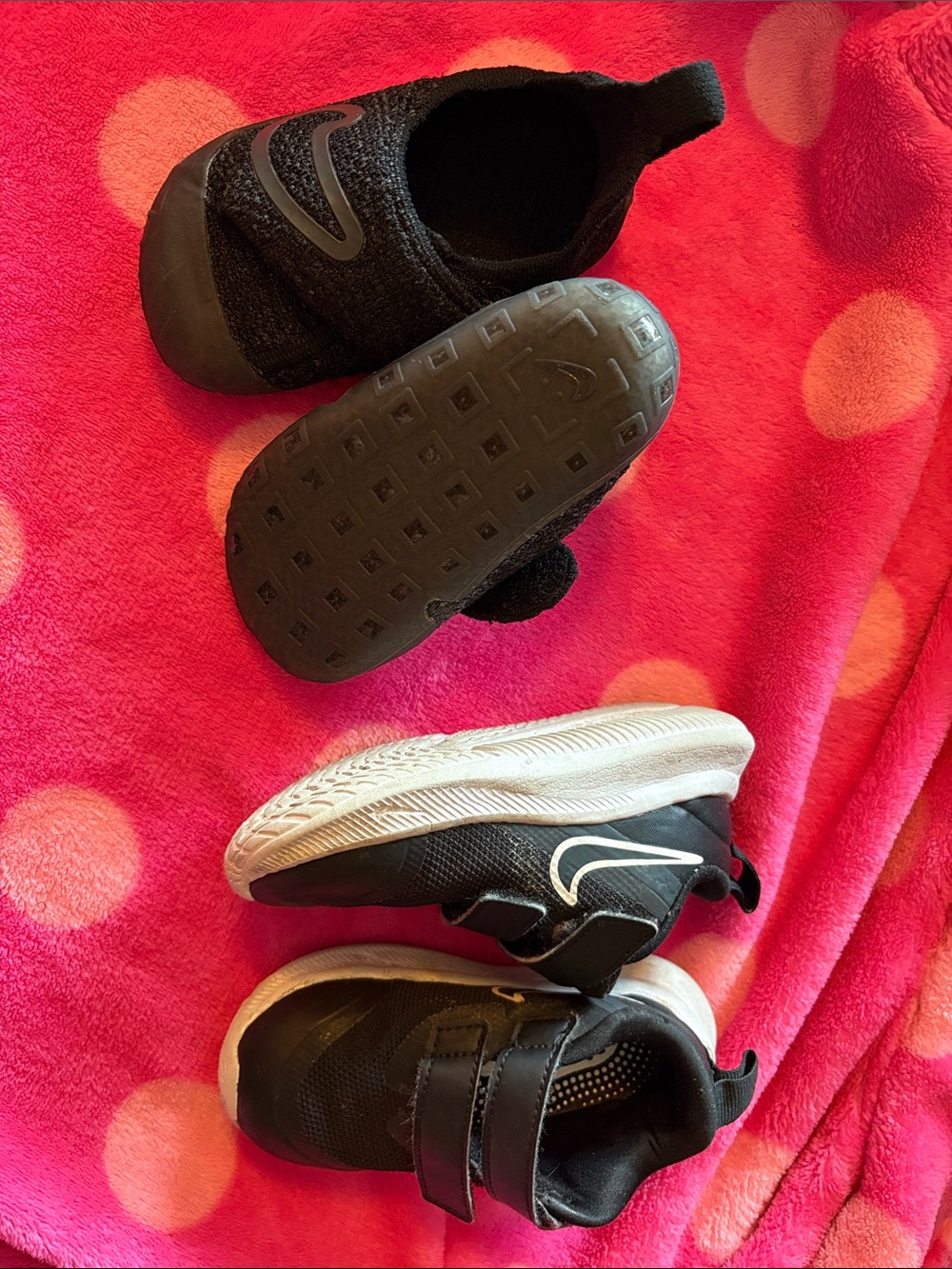 Nike Kids Black & White Hook-and-Loop Athletic Sneakers
